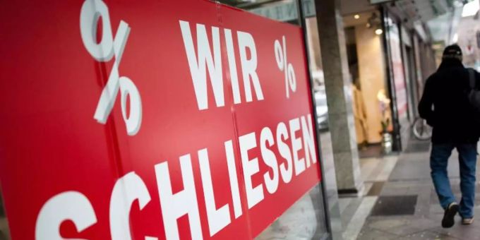 Die weitere Aussetzung der Insolvenzantragspflicht gilt für Unternehmen, die pandemiebedingt überschuldet, aber nicht zahlungsunfähig sind. Foto: Martin Gerten/dpa Die weitere Aussetzung der Insolvenzantragspflicht gilt für Unternehmen, die pandemiebedingt überschuldet, aber nicht zahlungsunfähig sind. Foto: Martin Gerten/dpa