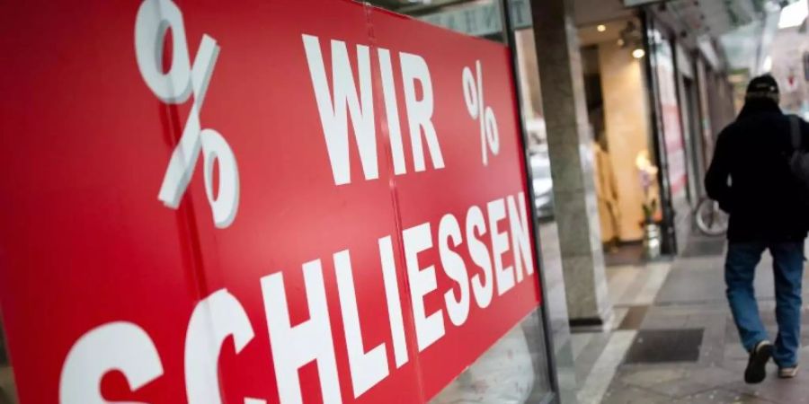 Die weitere Aussetzung der Insolvenzantragspflicht gilt für Unternehmen, die pandemiebedingt überschuldet, aber nicht zahlungsunfähig sind. Foto: Martin Gerten/dpa