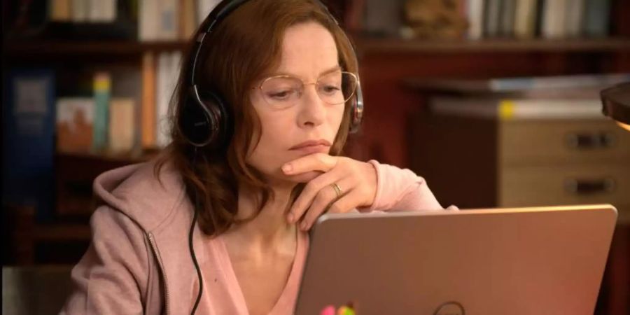 Patience (Isabelle Huppert) wird plötzlich Drogenpatin. Foto: -/Neue Visionen Filmverleih/dpa