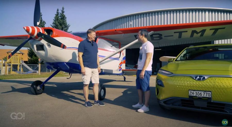 Elektroauto gegen Flugzeug