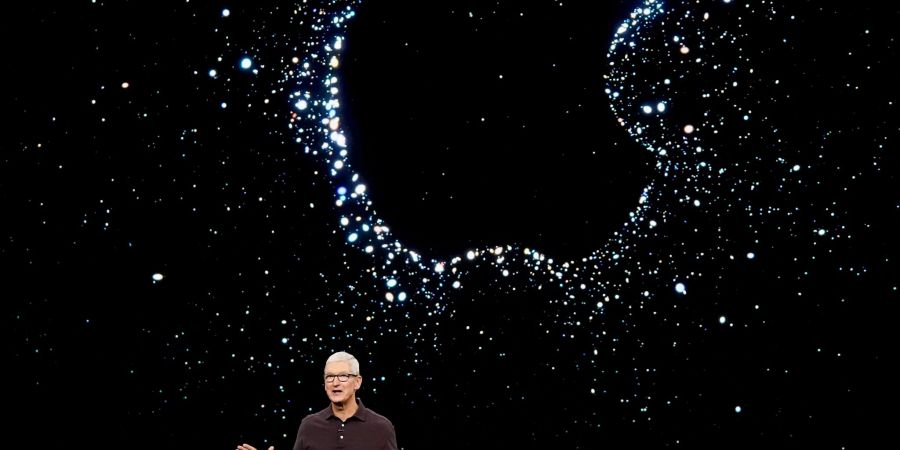 Apple-CEO Tim Cook spricht auf einer Veranstaltung auf dem Campus des Apple-Hauptquartiers in Cupertino.