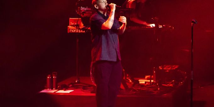 Sorgte am Zürcher Theater Festival mit einer Mischung aus Rap, Elektro und Spoken Word für Begeisterung: Kae Tempest. Sorgte am Zürcher Theater Festival mit einer Mischung aus Rap, Elektro und Spoken Word für Begeisterung: Kae Tempest.