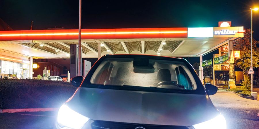Eine Tankstelle in Kiel: Der Tankrabatt endet bundesweit am 1. September.