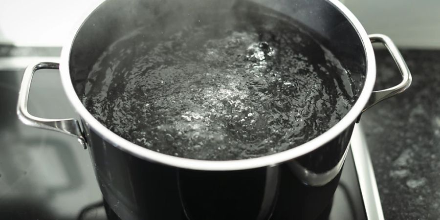 In einem Stadtluzerner Quartier darf das Wasser aus dem Hahn erst nach dem Abkochen getrunken werden. (Symbolbild)