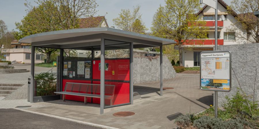 Der Dorfplatz der Gemeinde Eggenwil im Reusstal.