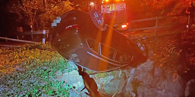 Das Auto musste durch ein Abschleppunternehmen geborgen werden, der Lenker blieb unverletzt. Frauenfeld: Alkoholisiert verunfallt