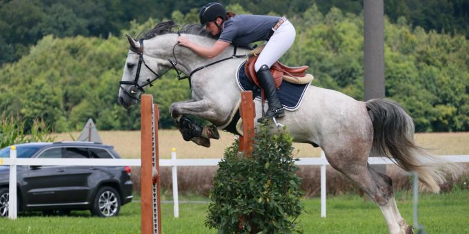 Melissa Pichierri und Caucase II CH an der Springkonkurrenz Seon 2021. Springkonkurrenz Seon 2021