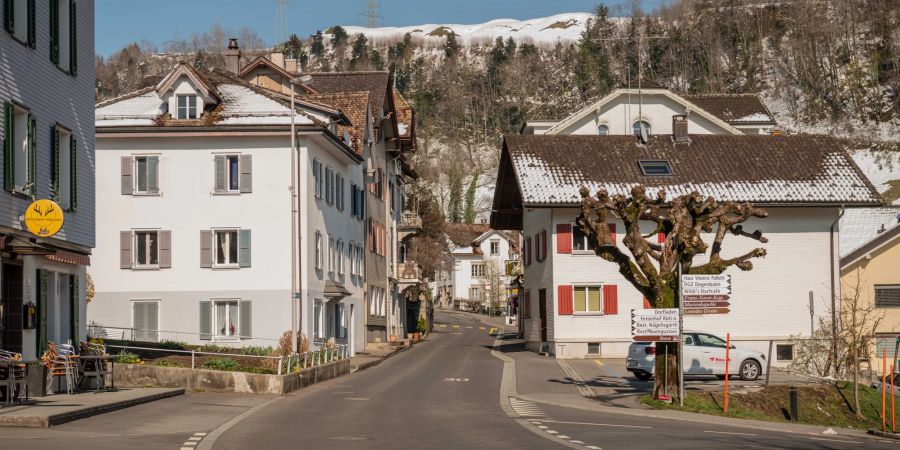 Die Dorfstrasse in Morschach.