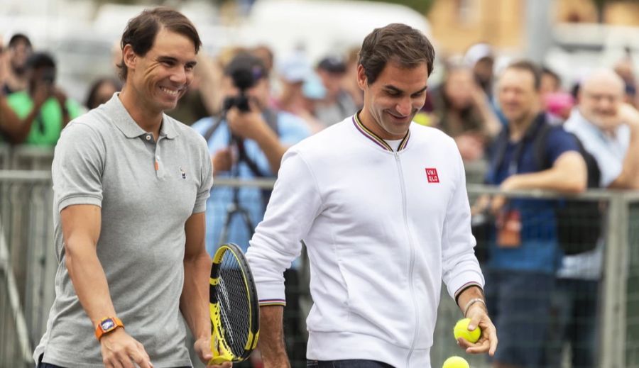 Rafael Nadal (l.) gratulierte Roger Federer.