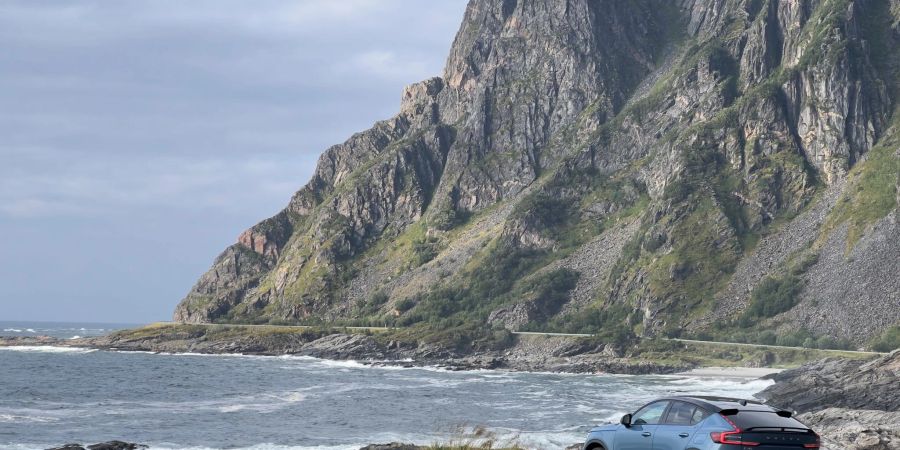 Auf der Fahrt durch die raue Fjordlandschaft Norwegens hat sich der Volvo C40 durchweg bewährt.