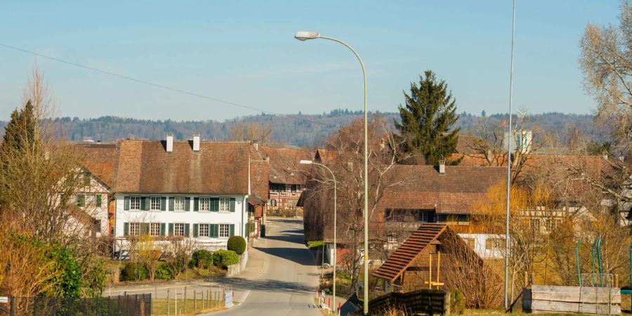 Die Altemerstrasse Richtung Marthalen.