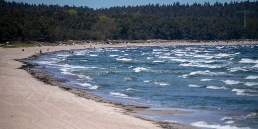 Auf Rügen gerieten erst zwei Jugendliche in Not - und danach ihre Retterin.