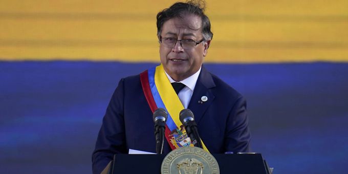 Präsident Gustavo Petro spricht nach seiner Vereidigung. Foto: Fernando Vergara/AP/dpa Präsident Gustavo Petro spricht nach seiner Vereidigung. Foto: Fernando Vergara/AP/dpa