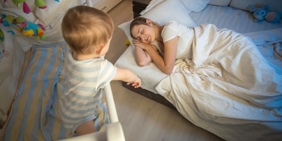 Viele Babys durchleben eine Schlafregression.