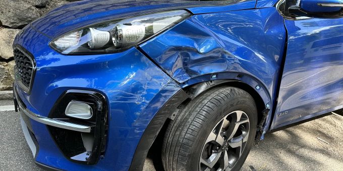 Rehetobel AR: Autofahrer kollidiert mit Lieferwagen. Rehetobel AR Unfall