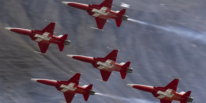 Ist am Basel Tatoo wie geplant zu sehen: Die Kunstflugstaffel Patrouille Suisse der Luftwaffe. (Archivbild) Ist am Basel Tatoo wie geplant zu sehen: Die Kunstflugstaffel Patrouille Suisse der Luftwaffe. (Archivbild)