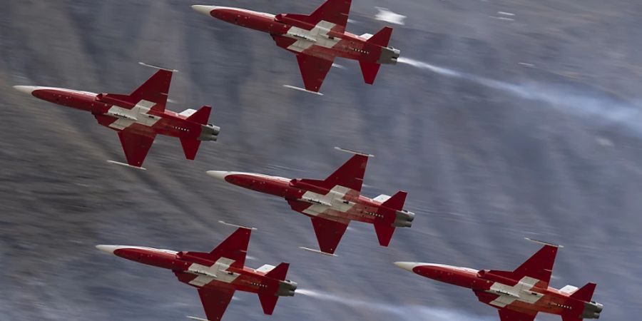 Ist am Basel Tatoo wie geplant zu sehen: Die Kunstflugstaffel Patrouille Suisse der Luftwaffe. (Archivbild)