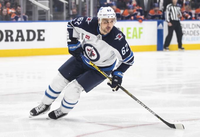 Nino Niederreiter steht seit Februar bei Winnipeg unter Vertrag. Nino Niederreiter