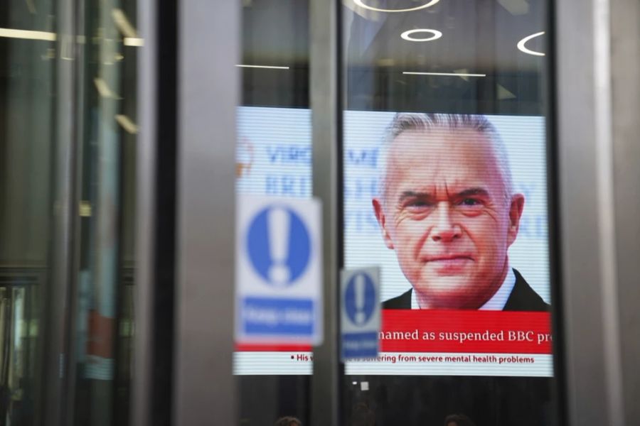 Huw Edwards soll einen Teenager für Sex-Bilder bezahlt haben.