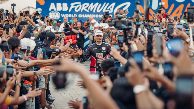 Wer kostenlos hautnah dabei sein möchte, etwa an Pascal Wehrlein nach seinem Sieg in Jakarta, der muss auf eine VPN-Lösung zurückgreifen Formel E Pascal Wehrlein
