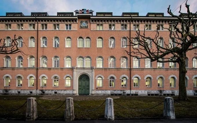 In der Kaserne Aarau hat Alex Frei seine Grundausbildung absolviert. Kaserne Aarau
