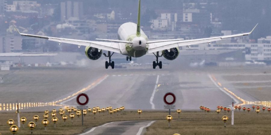 Erneut mehr Starts und Landungen am Flughafen Zürich im Juli (Symbolbild)