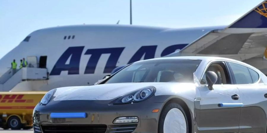 Demnächst auch online zu haben: ein Porsche Panamera. Foto: Hendrik Schmidt/dpa-Zentralbild/dpa