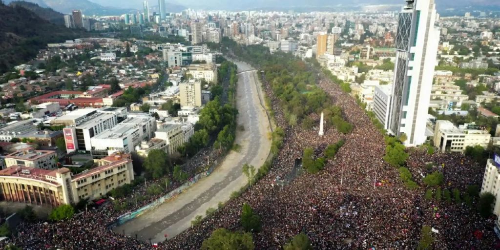 Mehr als eine Million Menschen demonstrieren gegen Chiles ...