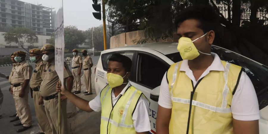 APTOPIX India Toxic Air