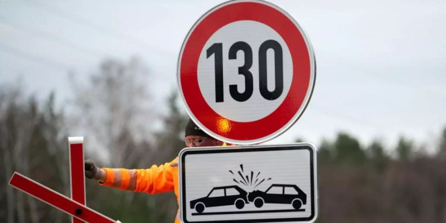 Die SPD will mit der Union über eine generelle Geschwindigkeitsbegrenzung von 130 Kilometern pro Stunde reden. Foto: Soeren Stache/dpa-Zentralbild/dpa