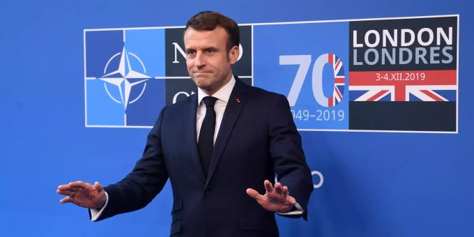 epa08043288 French President Emmanuel Macron arrives at the NATO Summit in London, Britain, 04 December 2019. NATO countries' heads of states and governments gather in London for a two-day meeting. EPA/NEIL HALL *** Local Caption *** 54486492 Meeting of NATO Heads of State and Government London