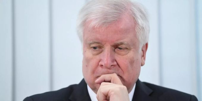 Amoklauf in Halle - Innenminister Seehofer greift rechte AfD an