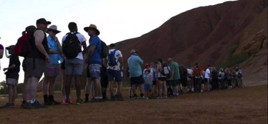 Uluru Besteigen Touristen