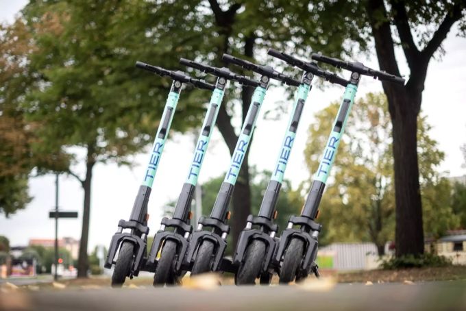 Obwohl sie das Stadtbild in Zürich prägen: So manchen sind die Benützungsregeln der E-Scooter nicht wirklich klar. Escooter