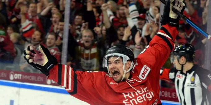 Haie Spieler Kevin Gagne jubelt über seinen Führungstreffer im Derby gegen Düsseldorf. Foto: Roberto Pfeil/dpa Haie Spieler Kevin Gagne jubelt über seinen Führungstreffer im Derby gegen Düsseldorf. Foto: Roberto Pfeil/dpa