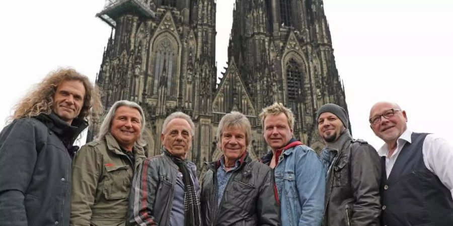 Die Bläck Fööss sind Hanz Thodam (l-r), Andreas Wegener, Ernst Stoklosa, Günther Lückerath, Mirko Bäumer, Ralf Gusovius und Pit Hupperten. Foto: Oliver Berg/dpa