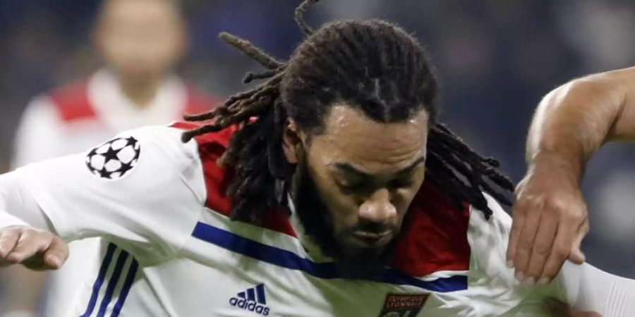 Fehlt gegen Leipzig wegen einer leichten Verletzung: Olympique Lyons Kapitän Jason Denayer. Foto: Laurent Cipriani/AP/dpa