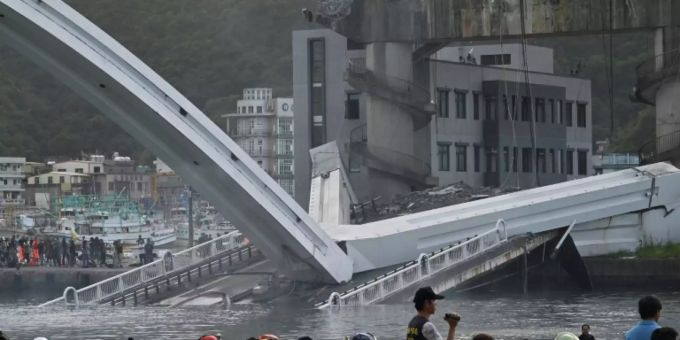Eingestürzte Brücke Eingestürzte Brücke