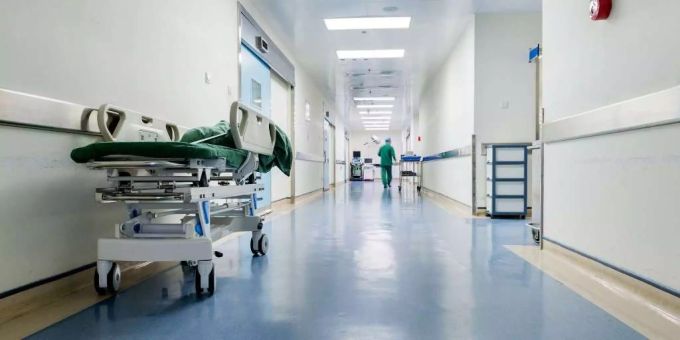 Ein Gang in einem Spital. (Symbolbild) imbissstand