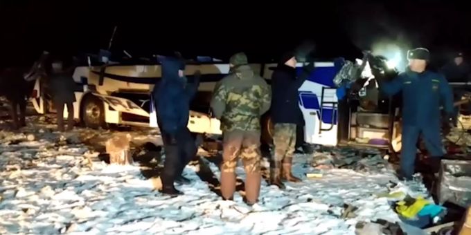 Beim Busunfall starben mindestens 19 Menschen. Bus Fluss