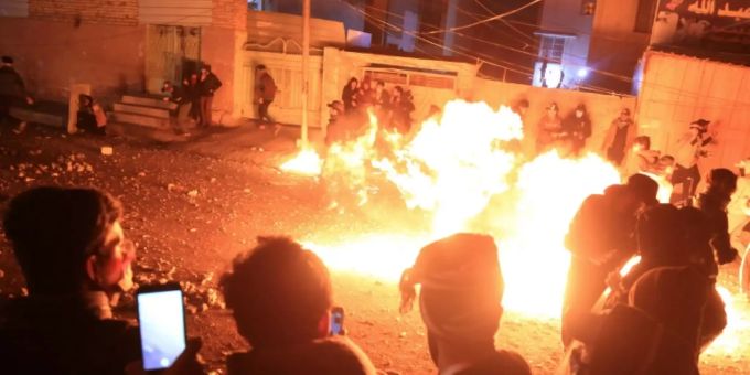 In Karbela warfen Demonstranten Brandbomben In Karbela warfen Demonstranten Brandbomben