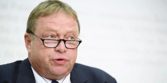 Mediensprecher Daniel Reist kündete an, dass individuelle Urlaube wieder möglich seien. Daniel Reist Schweizer Armee