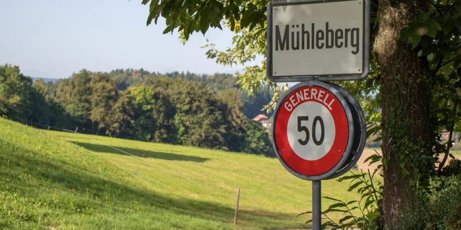 Ortsschild von Mühleberg.