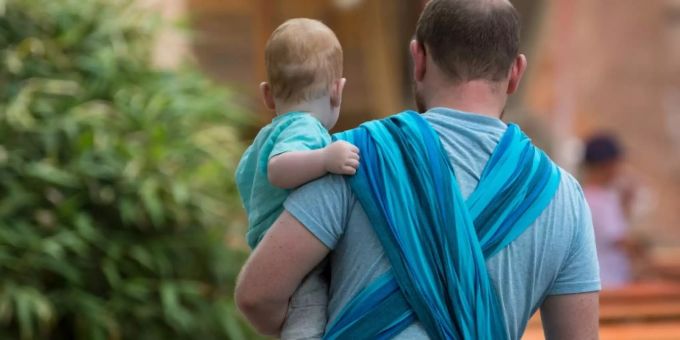 Mann mit Baby Mann mit Baby