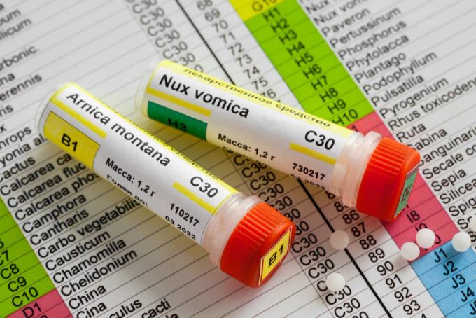 Nux vomica und andere Mittel helfen bei Blasenproblemen. Nux vomica