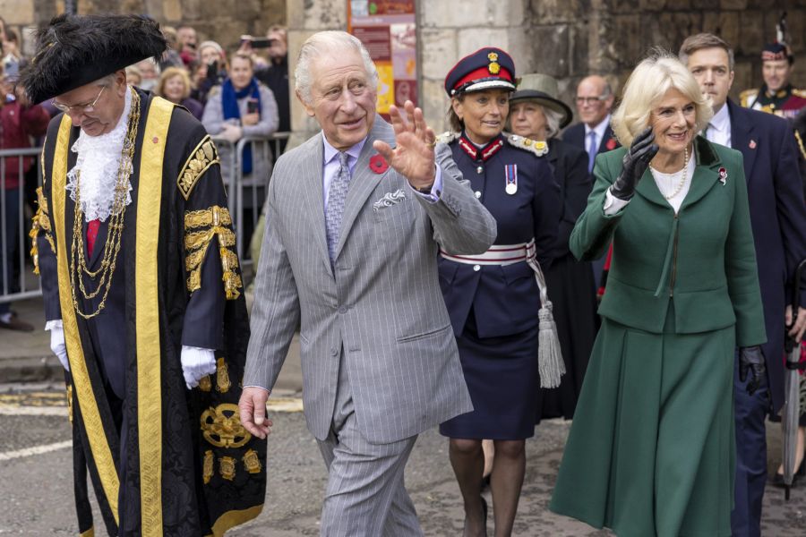 Charles und Camilla liessen sich die Laune nicht verderben.