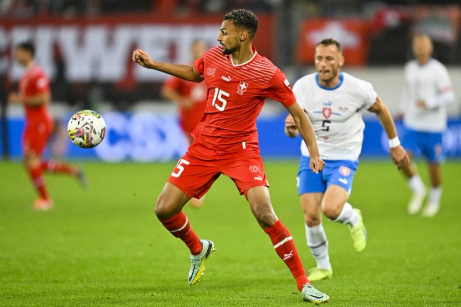 Für Ruhe am Ball sorgt im Mittelfeld auch Frankfurts Djibril Sow.