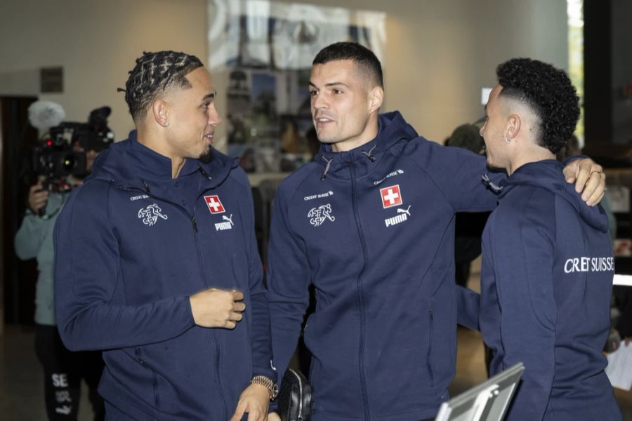 Am Montag trafen sich Xhaka & Co. am Flughafen Zürich.