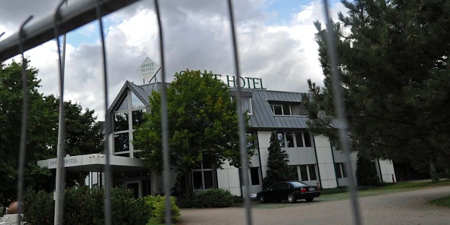 ARCHIV - Das «Spreehotel» vor der Ankunft der ersten Asylbewerber. (zu dpa «Unbekannte legen Feuer in geplanter Flüchtlingsunterkunft in Bautzen») Foto: Matthias Hiekel/dpa-Zentralbild/dpa
