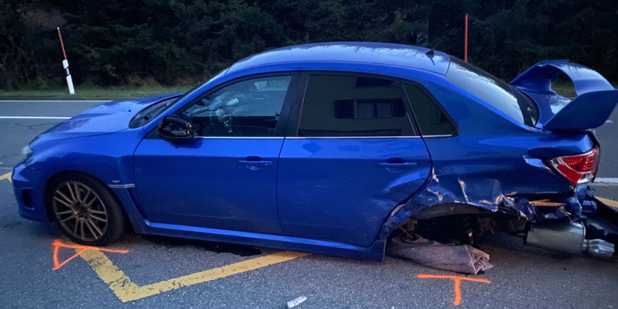 Lenker beschädigt vier Autos in Oberägeri